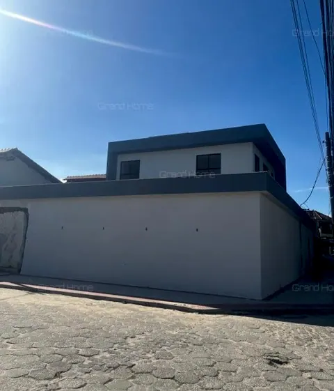 Fachada da casa vista da rua