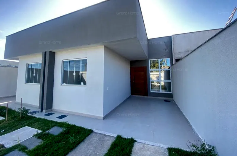Fachada da casa geminada, conforme o projeto