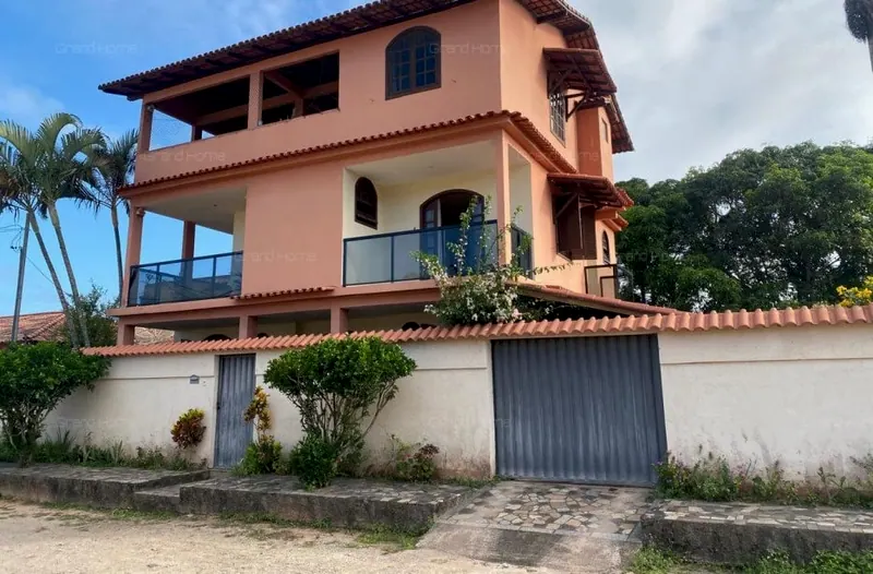 Fachada da casa, com três pavimentos