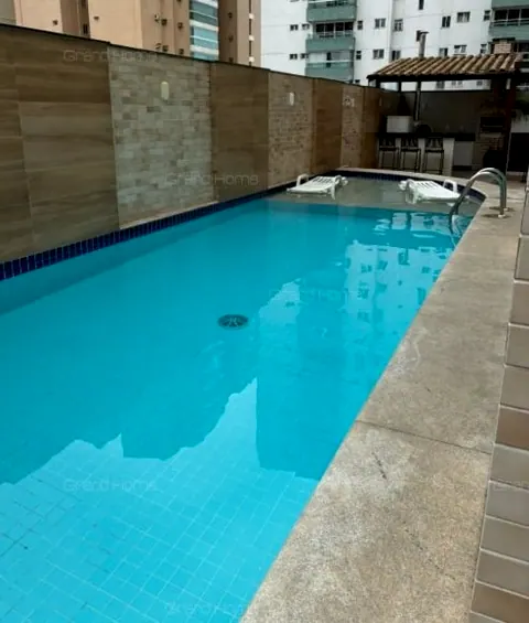 Piscina do condomínio, na quadra do mar de Itaparica